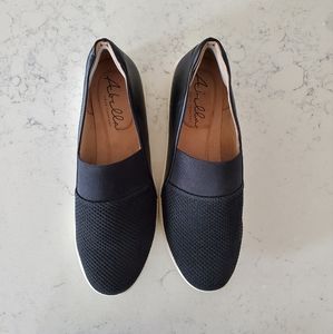 Abella Black Slip on Sneakers, Size 10